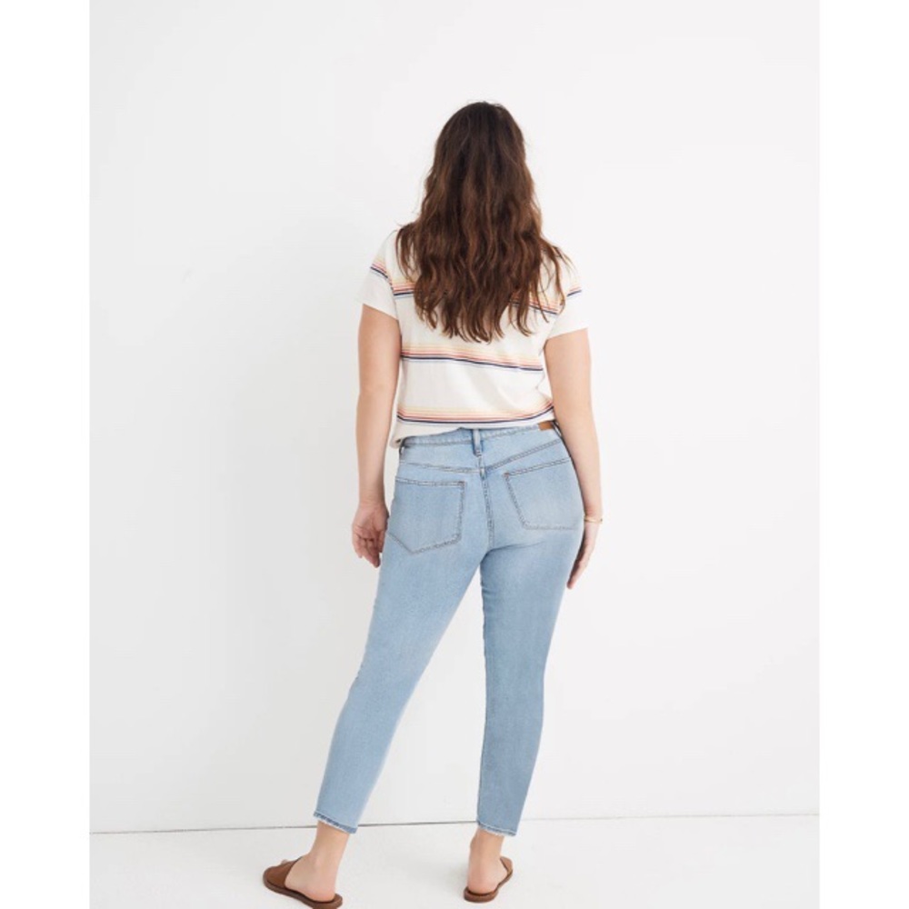 Madewell 9” Mid Rise Skinny Crop Jeans in Asbury Wash: Button-Front Edit… - Picture 3 of 11